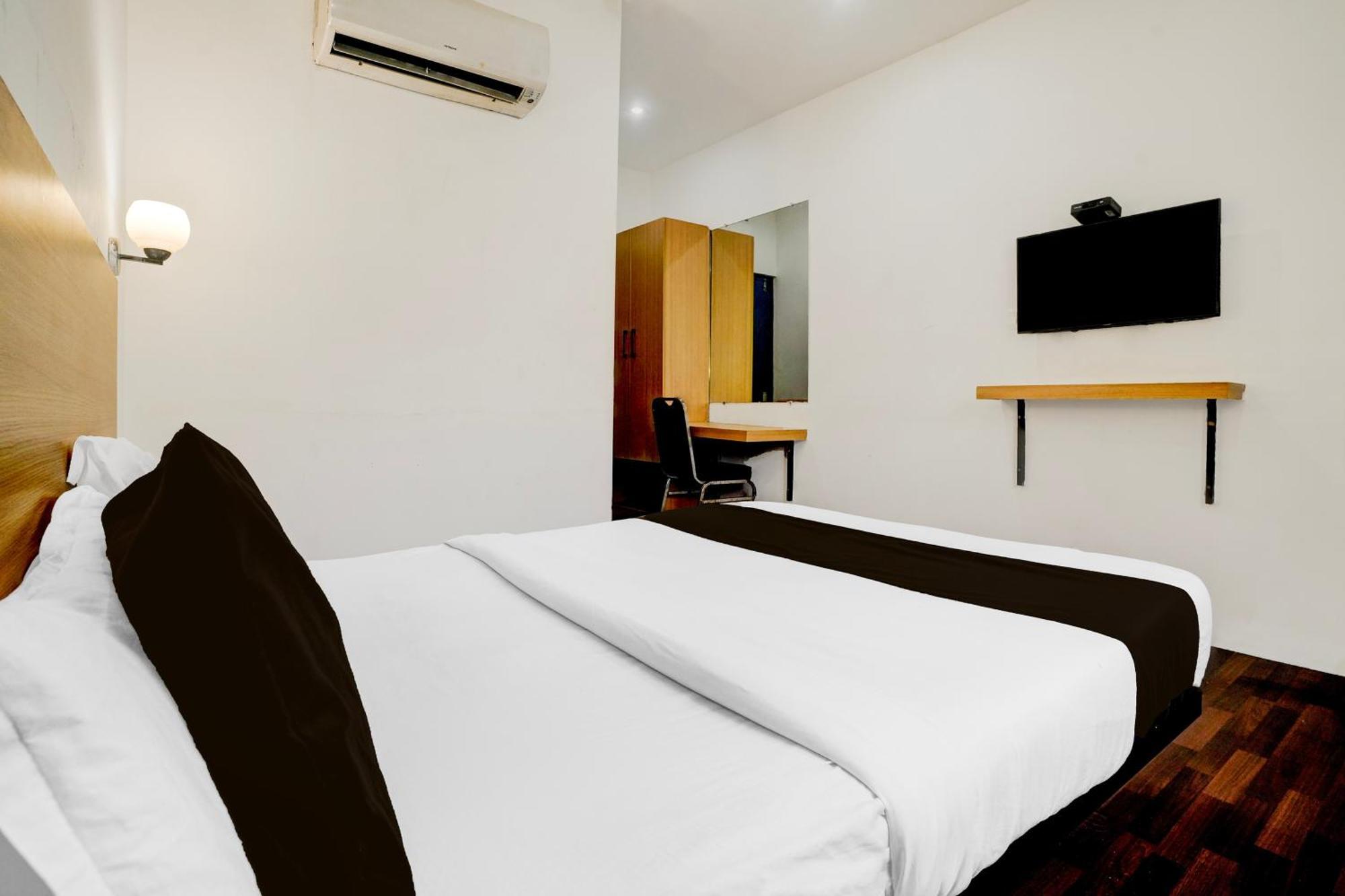 Super Townhouse Pbg Mall Vashi Turambhe Exterior photo