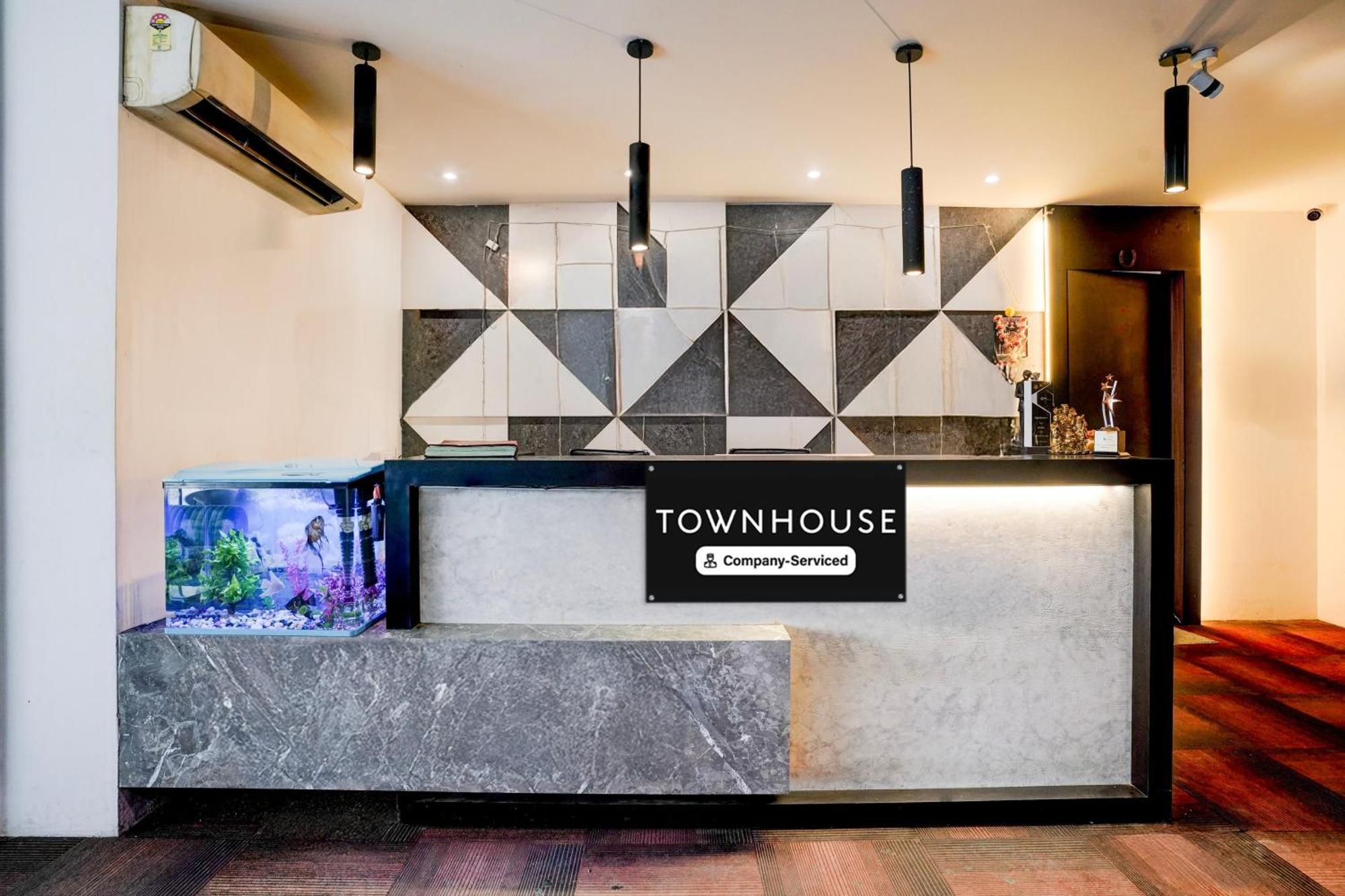 Super Townhouse Pbg Mall Vashi Turambhe Exterior photo